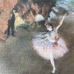 تصویر چیده شده پازل ۱۰۰۰ تکه رقصنده روی صحنه اثر ادگار دگا - عکس 1